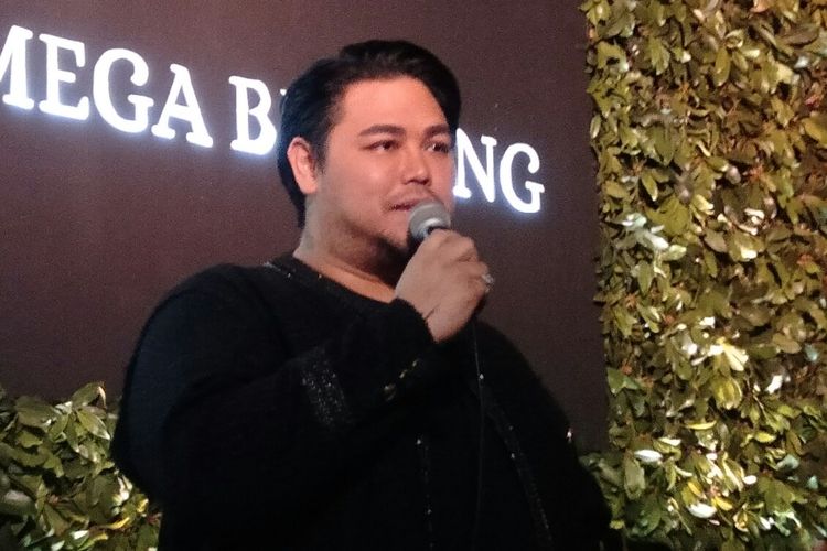 Ivan Gunawan saat melakukan peresmian dirinya sebagi National Director Miss Grand International untuk Indonesia, di kawasan Kemang Jakarta, Jumat (22/11/2019)