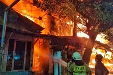 Sejumlah Rumah dan Kios di Kawasan Pasar Gembrong Kebakaran, 25 Unit Damkar Diterjunkan