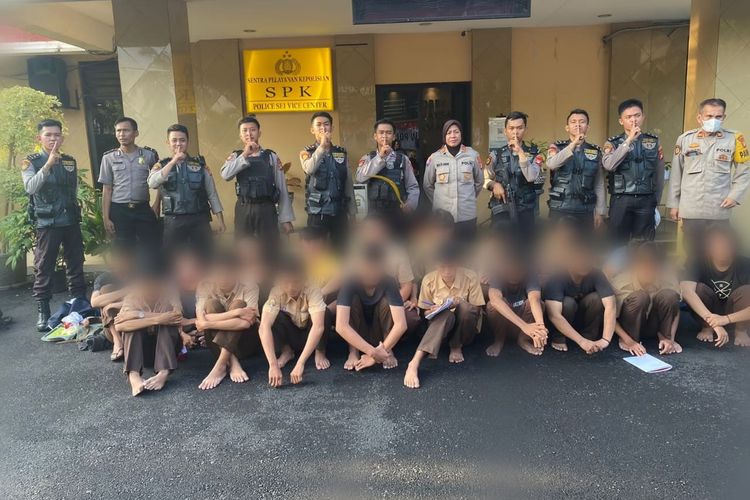 18 pelajar diamankan karena diduga akan melakukan aksi tawuran di kawasan Kalideres, Jakarta Barat. 