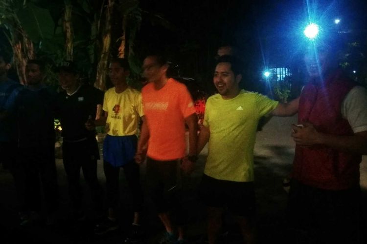 Wakil gubernur terpilih DKI Jakarta Sandiaga Uno berlari sebelum beritikaf bersama Komunitas Jakarta Berlari di Jalan Jenggala II Nomor 9, Jumat (23/6/2017).