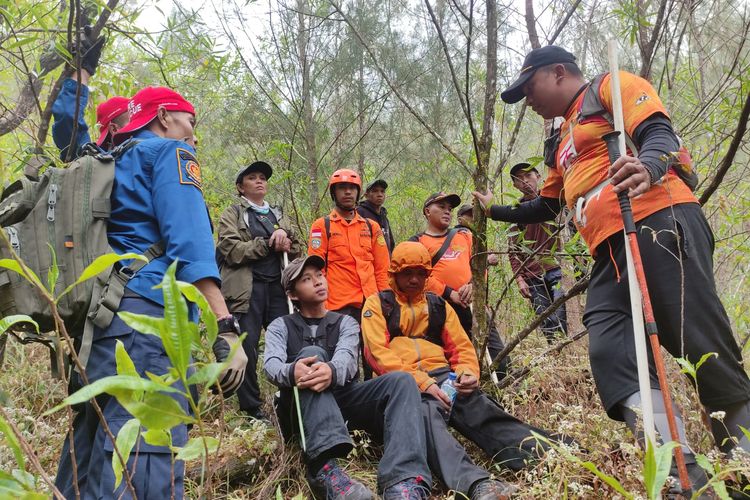2 Pendaki Tersesat di Gunung Agung Bali Ditemukan Selamat, Terjebak di Sungai