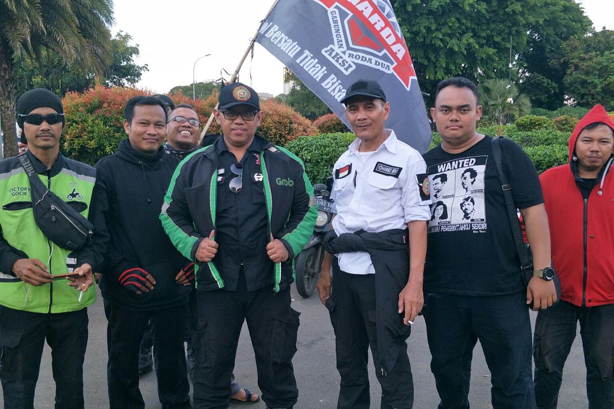 Aksi unjuk rasa pengemudi ojek online dI Istana Merdeka, Jakarta Pusat, Rabu (14/1/2020).