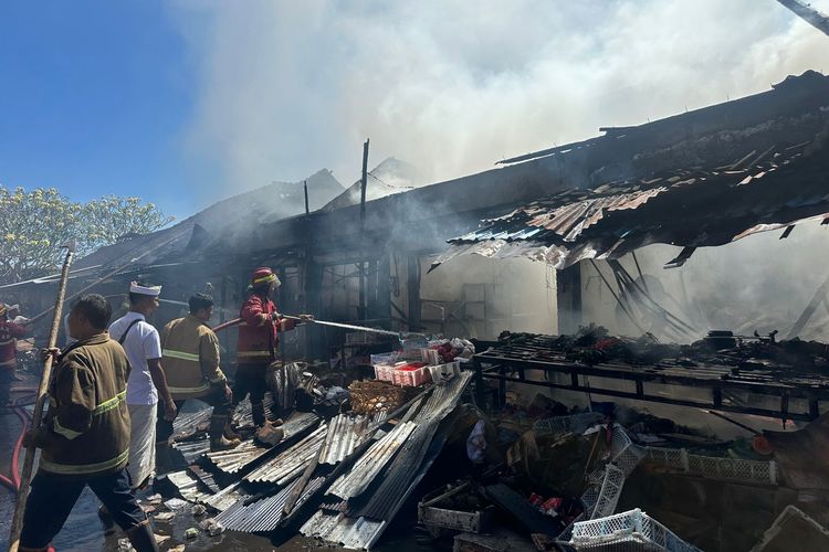 Pasar Tradisional di Gianyar Terbakar saat Galungan, 7 Kios Pedagang Ludes