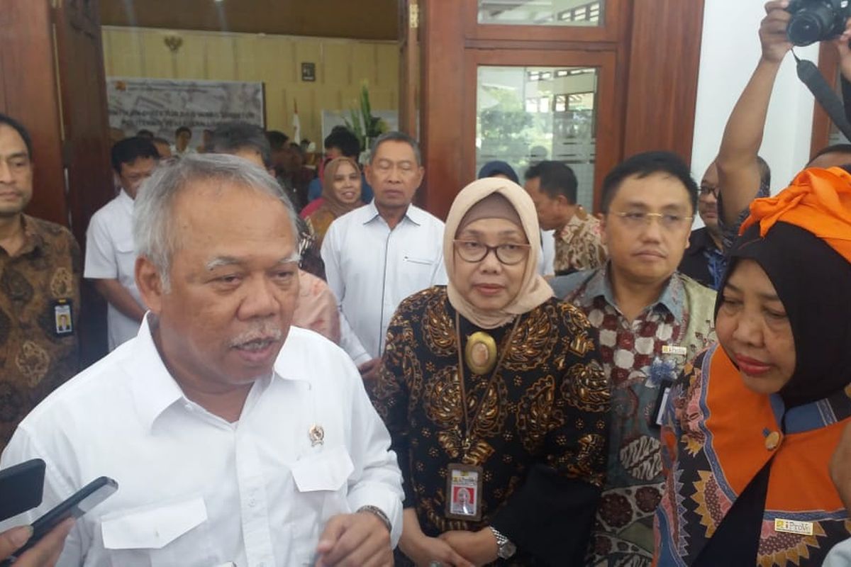 Menteri PUPR, Basuki Hadimuljono saat pelantikan Direktur dan Wakil Direktur Politeknik Pekerjaan Umum (PU) di Semarang, Rabu (27/3/2019).