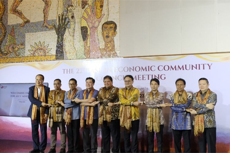 Pembukaan Pertemuan ASEAN Economic Community (AEC) Council atau Dewan Masyarakat Ekonomi ASEAN ke-22 di Ramayana Terrace Hotel Indonesia Kempinski, Jakarta, Sabtu (6/5/2023)