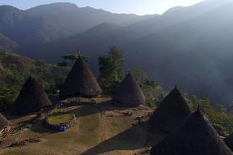 Desa Wae Rebo berada di barat daya kota Ruteng, Kabupaten Manggarai, Nusa Tenggara Timur. 