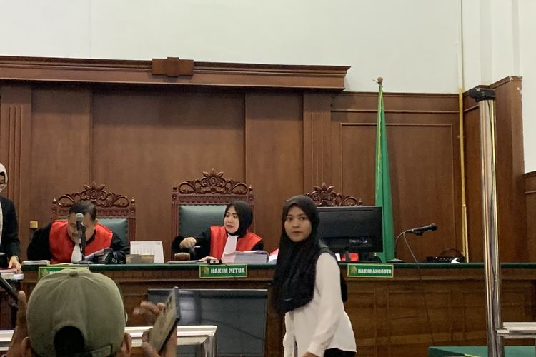 Tipu Emak-emak Lewat Sembako Murah Rp 400 Juta, Wanita di Surabaya Divonis 1 Tahun 10 Bulan Bui