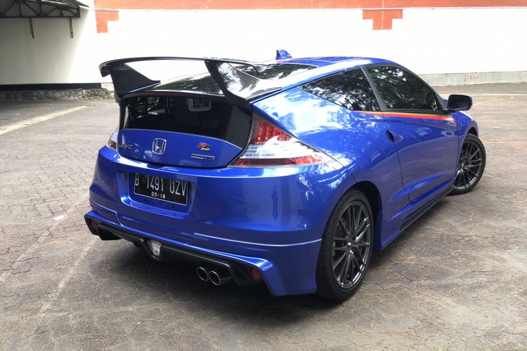 Beberapa panel Honda CR-Z Mugen menggunakan material serat karbon