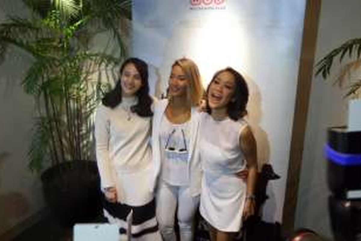 Tara Basro,  Chelsea Islan dan Bunga Citra Lestari di XXI Plaza Indonesia, Senin (18/4/2016).