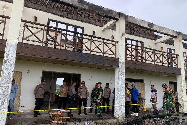 Suasana TKP Pembakaran Hotel di Lombok Timur