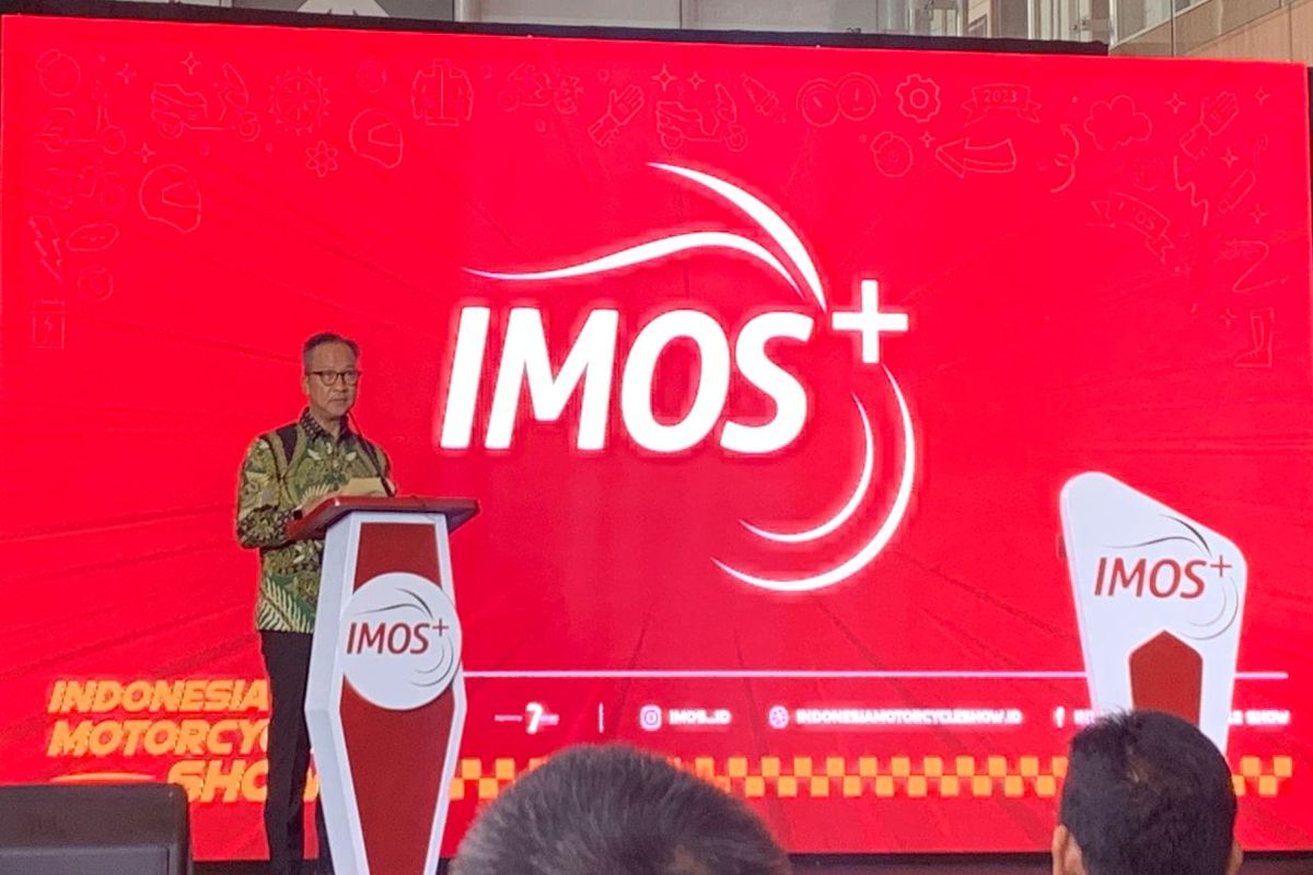Menteri Perindustrian RI (Menperin) Agus Gumiwang Kartasasmita membuka IMOS 2023
