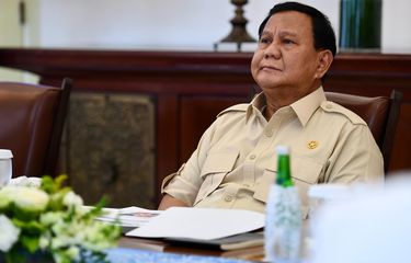 Presiden Prabowo Subianto masuk dalam daftar 10 pemimpin dunia berpengaruh 2025 versi The Straits Times. Prabowo memimpin rapat terbatas soal Pemberdayaan masyarakat. Rapat dihadiri oleh sejumlah menteri di Istana Kepresidenan Bogor, Jumat (3/1/2025). 