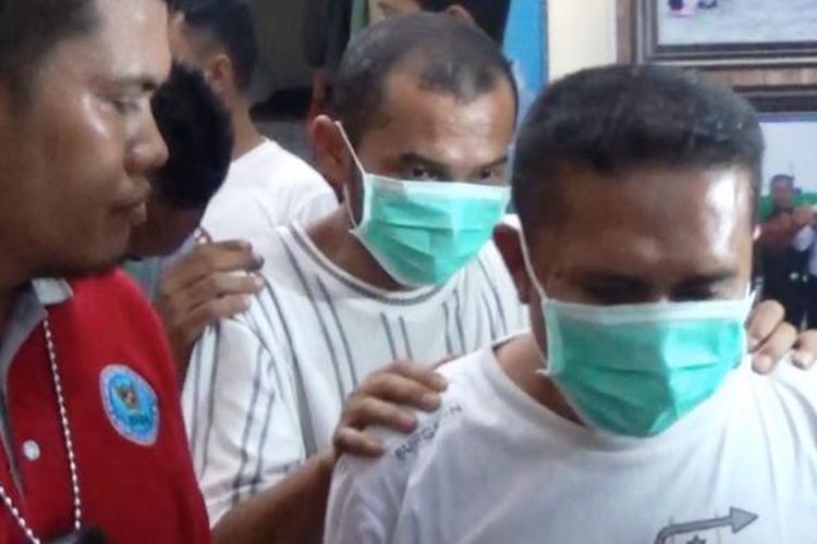  Camat dan lurah diringkus BNN Kota Tanjungbalai karena menggelar pesta sabu di dalam kantor lurah, Senin (13/2/2017)