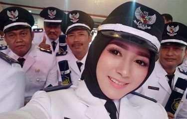 Cerita Angeli Emitasari, Biduan Dangdut yang Memilih Jadi Kades di ...