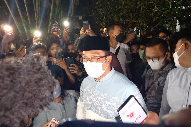 Ridwan Kamil ditemui setelah isi ceramah di Masjid Kampus UGM, Selasa (5/4/2022).