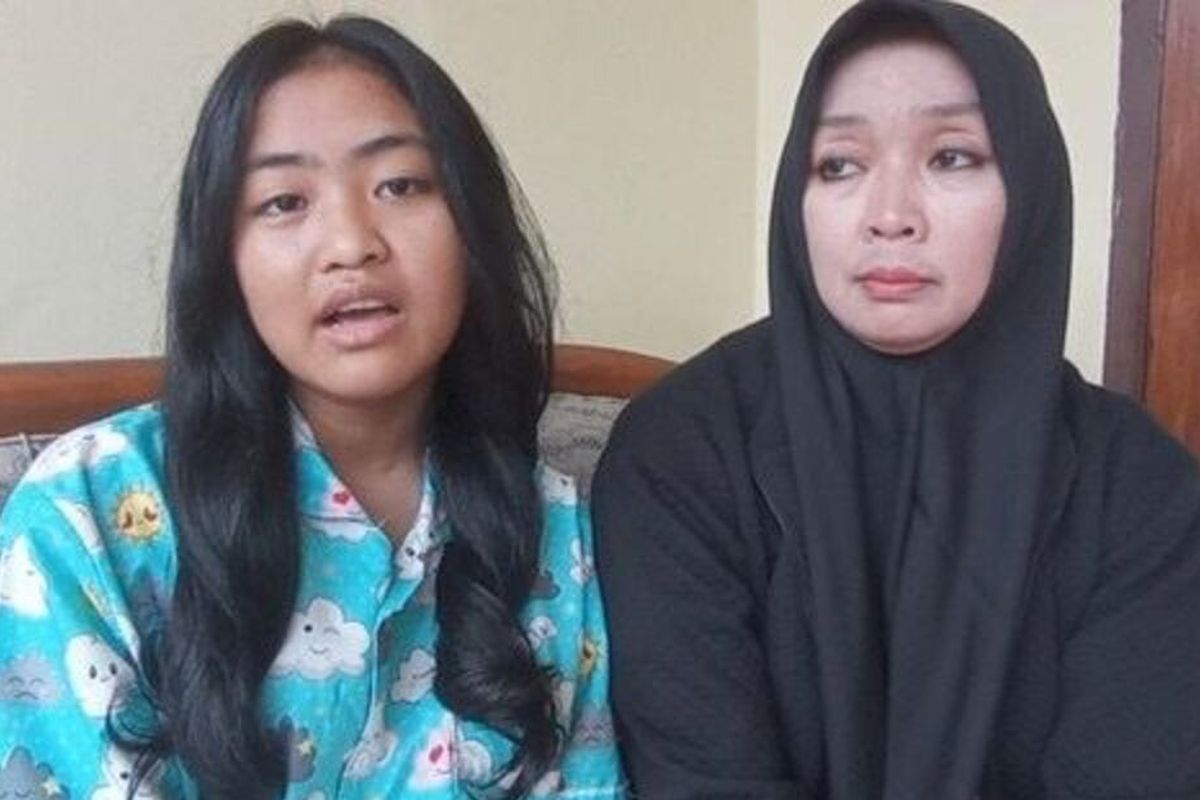 Sevina (14) tengah menjelaskan kisahnya saat tenggelam diselamatka Aipda Anditia