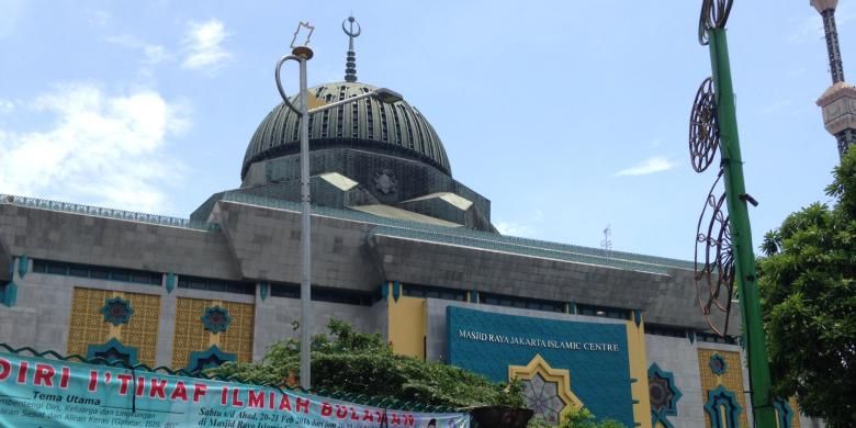 Tampak suasana kompleks Jakarta Islamic Centre (JIC) yang dulunya merupakan lokalisasi Kramat Tunggak di Kelurahan Tugu Utara, Kecamatan Koja, Jakarta Utara, Senin (15/2/2016). 








