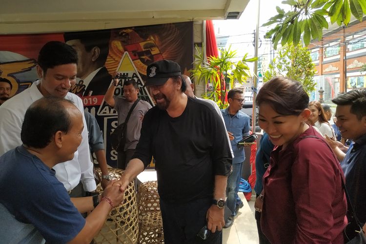 Ketua umum Partai NasDem Surya Dharma Palloh saat mengunjungi kantor DPW NasDem Bali pada Senin (8/4/2019)