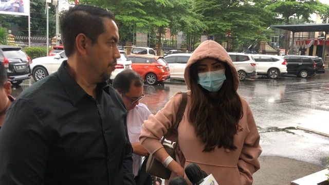 Tiba di Polres Jakarta Selatan, Ayu Aulia Jalani Pemeriksaan sebagai Tersangka