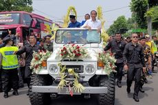 Keliling Naik Jip di Purwokerto, Jokowi Bersama Luthfi Disambut Ribuan Warga