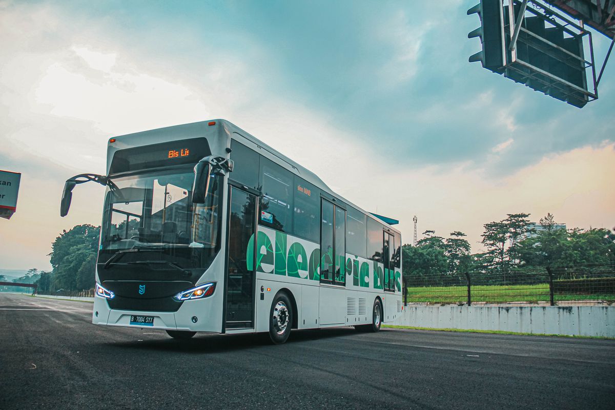 Bus listrik produksi PT Mobil Anak Bangsa