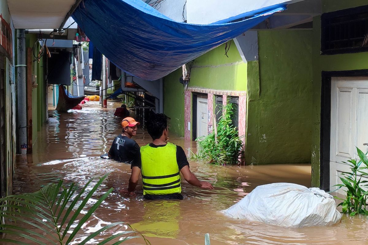 Permukiman Warga di Kebon Pala Jaktim Banjir Setinggi 2 Meter