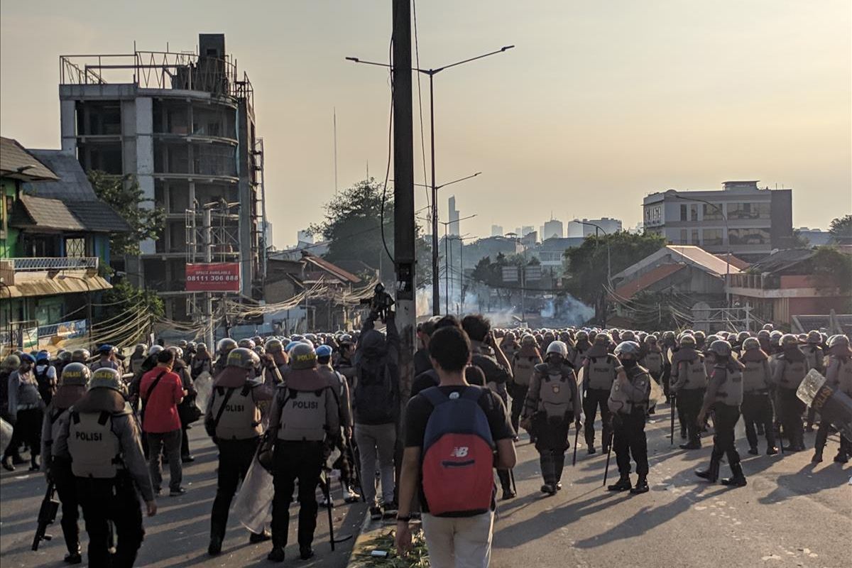 kerusuhan kembali memanas di sekitar flyover Slipi