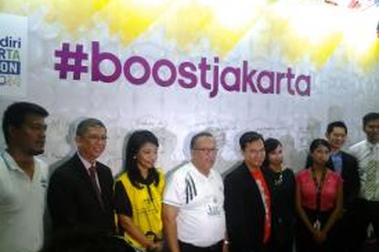 Para sponsor Jakarta Marathon 2014 disela-sela konferensi pers di JCC Senayan, Jakarta, Kamis (23/10/2014).