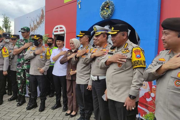 Sejumlah Pejabat utama Polda Jawa Timur, berkunjung ke Kabupaten Trenggalek memantau pospam Natal dan Tahun Baru Polres Trenggalek Jawa Timur, Rabu (28/12/2022).