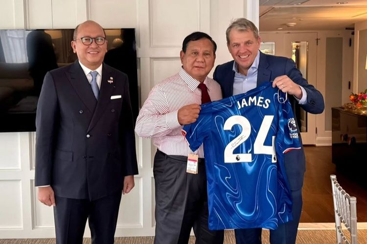 Bertemu Pemilik Chelsea di AS, Prabowo Dapat Jersey Reece James