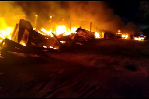 7 Unit Perumahan Polres Mamasa Ludes Dilalap Api