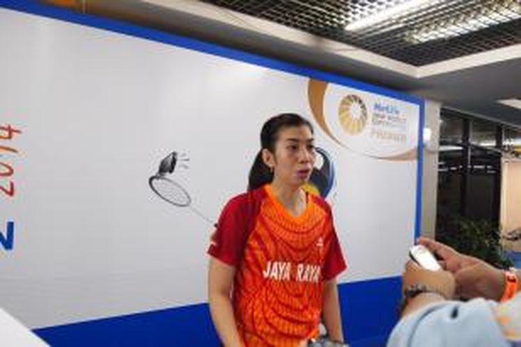 Adrianti Firdasari memberikan keterangan pers seusai pertandingan babak kedua BCA Indonesia Open Superseries Premier 2014, Kamis (19/6/2014).