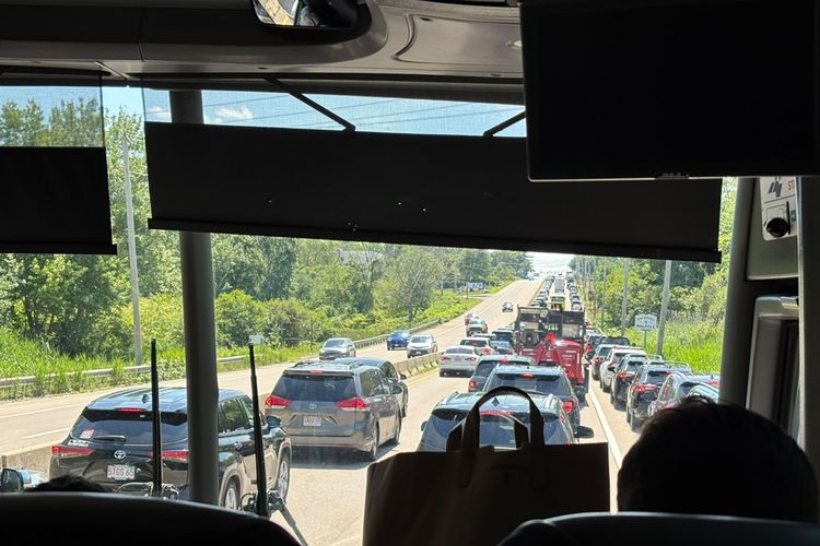 Perjuangan Tembus Macet ke Stadion Boston, Disalip Bus Maroko