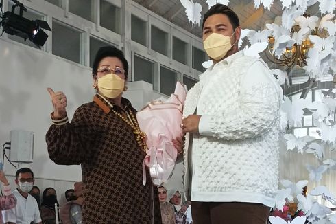 Kupu-kupu, Inspirasi Koleksi Baju Lebaran 2022 dari Ivan Gunawan