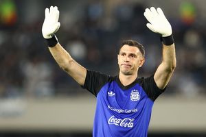 Emi Martinez Buka Suara Alasan Batal Gabung ke Juventus