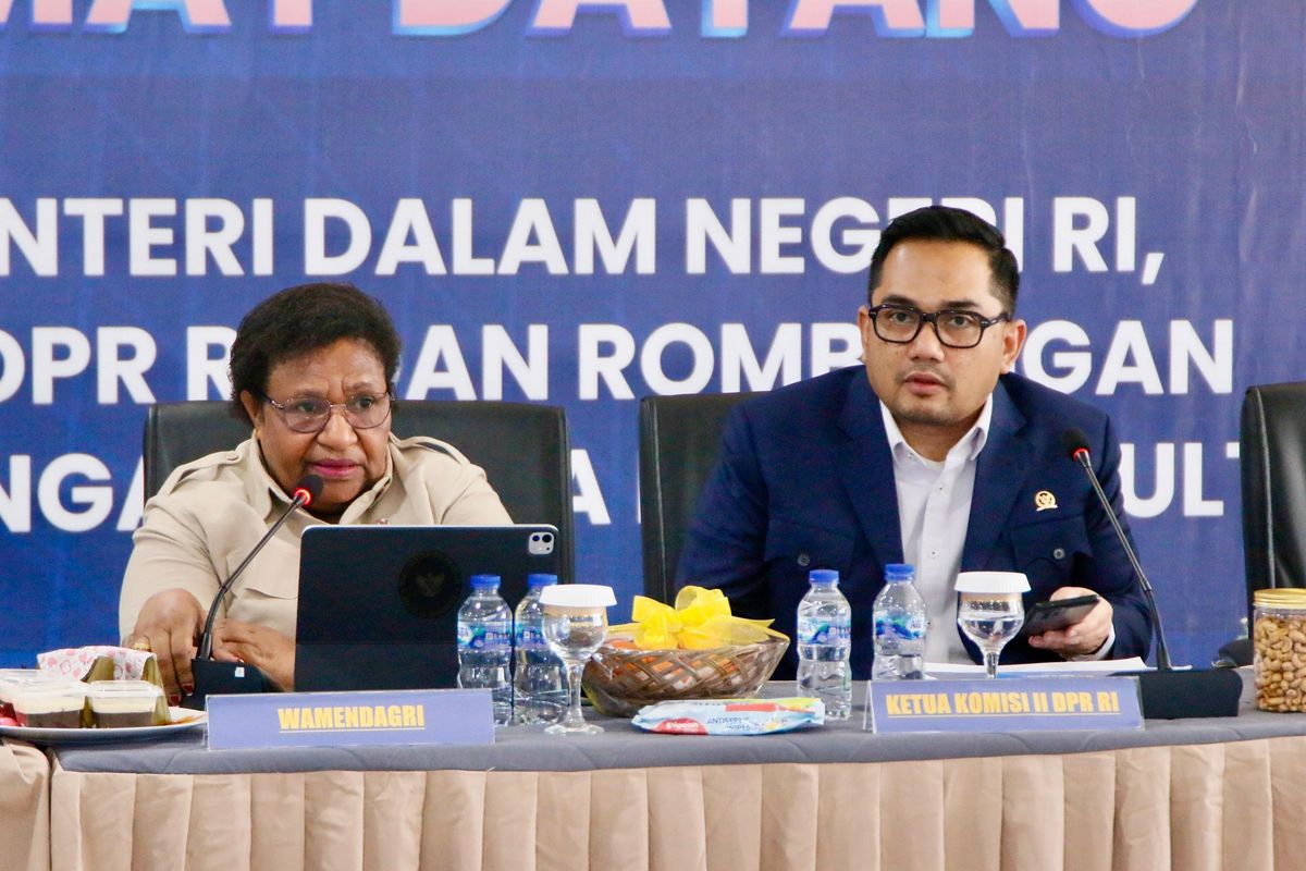 Wakil Menteri Dalam Negeri (Wamendagri) Ribka Haluk  Kunjungan Kerja Spesifik Komisi II DPR RI dalam rangka Pengawasan terhadap Bank Daerah sebagai BUMD yang Memberi Kontribusi terhadap Pendapatan Daerah di Kantor Bank Pembangunan Daerah (BPD) Sulawesi Tenggara (Sultra), Kota Kendari, Rabu (27/8/2025).