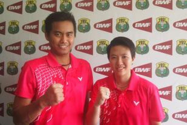 Pasangan ganda campuran Indonesia, Tontowi Ahmad/Liliyana Natsir, berpose usai konferensi pers jelang All England di pelatnas Cipayung, Rabu (25/2/2015).