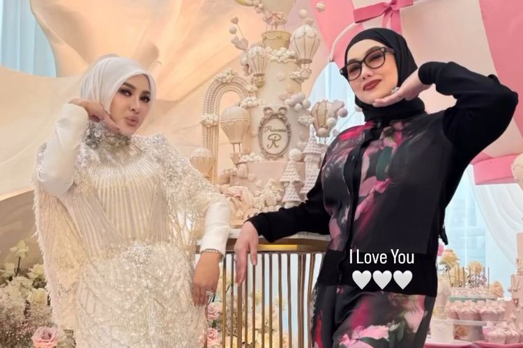 Empat selebritas tampil memukau di pesta ulang tahun Syahrini. Dari Krisdayanti hingga Reza Artamevia, ini gaya mereka yang curi perhatian.