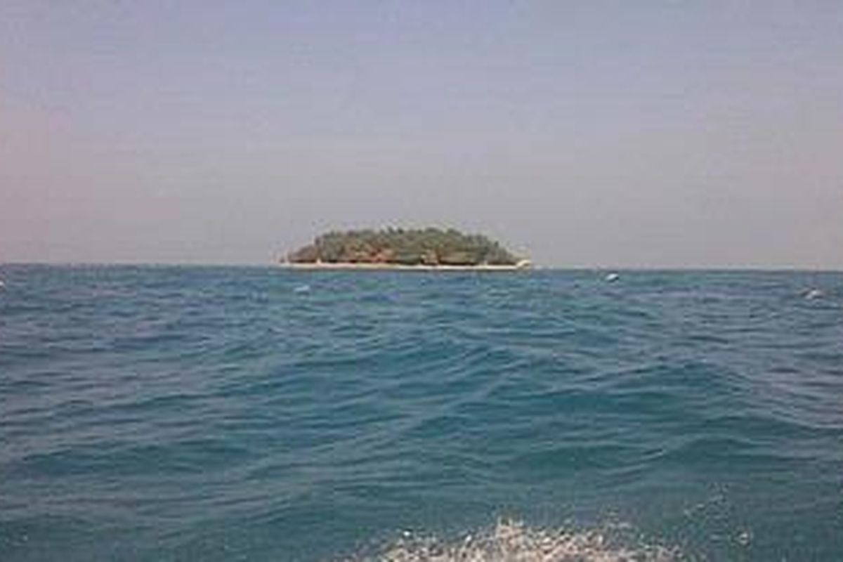 Salah satu pulau di gugusan Kepulauan Seribu dipotret beberapa waktu lalu. Adapun enam titik posko kesehatan di kepulauan tersebut meliputi Pulau Panggang, Pulau Tidung, Pulau Pramuka, Pulau Untung Jawa, Pulau Lancang dan Pulau Kelapa. 