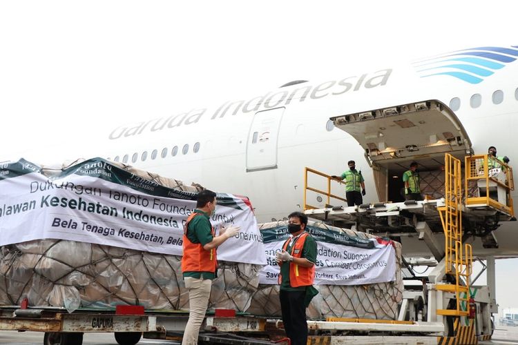 APD yang didatangkan Tanoto Foundation dengan pesawat Boeing 737-300ER milik Garuda Indonesia, Senin (13/4/2020).