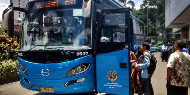 45 bus Damri baru segera beroperasi menggantikan bus tua di Kota Bandung pada akhir bulan Maret 2015. Bus baru ini dilengkapi dengan wifi, AC, televisi LCD dan GPS. 