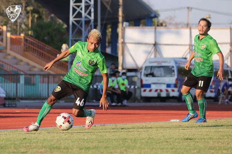 Todd Rivaldo Ferre tampil bersama Lampang FC vs Navy FC