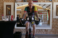Gowes Sepeda Statis 297 Jam, Lelaki Ini Cetak Rekor Dunia 