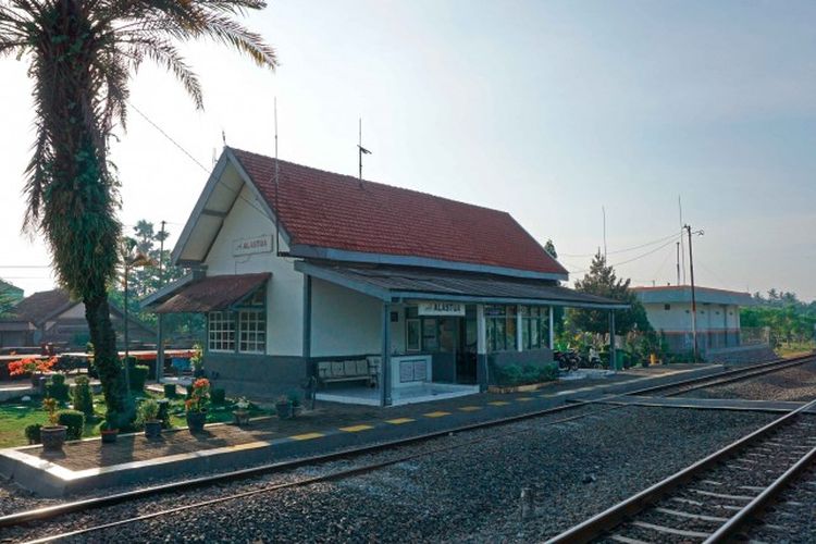 Stasiun Alastua, stasiun tertua di Indonesia masih beroperasi.