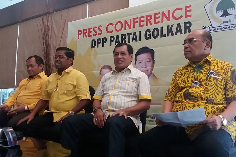 Sekretaris SC Rapimnas Partai Golkar Ahmad Sarmudji, Sekjen Partai Golkar Idrus Marham, Ketua Penyelenggara Rapimnas Partai Golkar Nurdin Halid, dan Ketua SC Rapimnas Partai Gplkar Freddy Latumahina (paling kiri ke kanan) di Novotel, Balikpapan, Minggu (21/5/2017) 