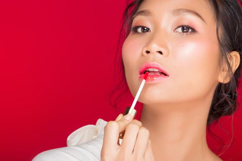 Cara Pakai Lipstik Ombre, Simpel dan Mudah 