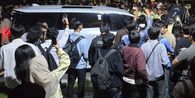Mahasiswa Geruduk Diskusi Pejabat di UGM, Nusron Wahid, Budiman Sudjatmiko, dan Wamentan Dievakuasi