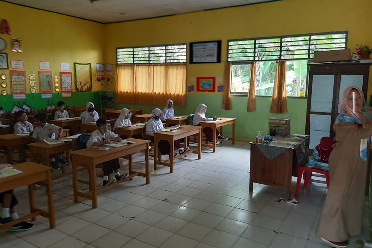 Aktifitas belajar mengajar tatap muka dimulai di SDN Curug, Kota Serang