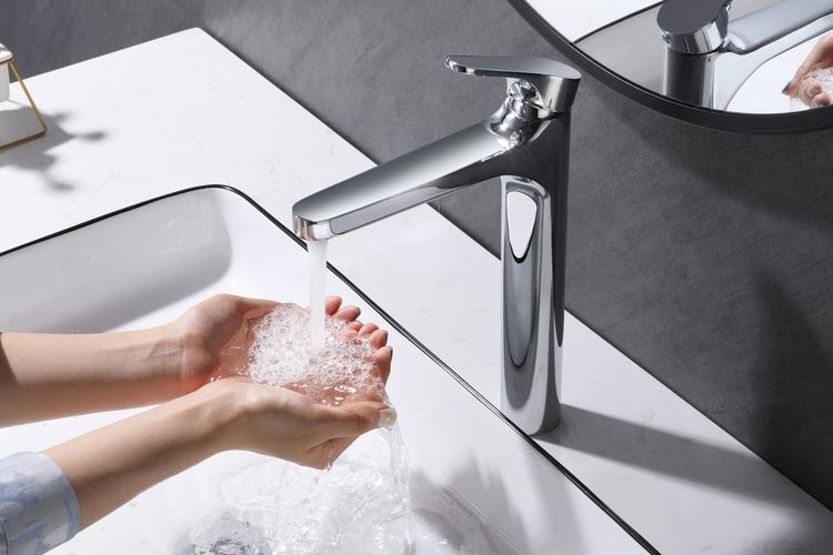 Tidak hanya dengan air mengalir dan sabun, Anda juga perlu memahami langkah cuci tangan yang benar.
