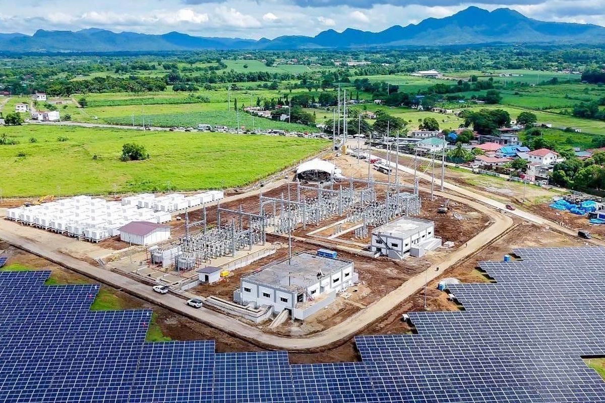 PLTS Batangas 197 MWp di Filipina resmi beroperasi, didukung baterai 320 MWh.
